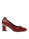 Zapato rojo de cuero para mujer con diseño clásico de tacón medio cuadrado, ideal para un estilo casual y formal.