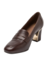 Zapato de cuero café para mujer, estilo casual, con talón ancho y tira superior, combina con outfits de oficina.