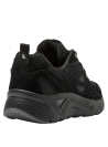 Zapatilla athleisure negra de cuero para hombre, ideal para ocasiones informales con un diseño contemporáneo.