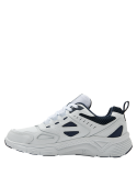 Zapatilla blanca para hombre, ideal para combinar con jeans o joggers, ofreciendo un look urbano y moderno.