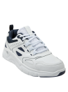 Zapatilla casual blanca de cuero para hombre, con entramado geométrico y detalles textiles dinámicos en la parte superior.