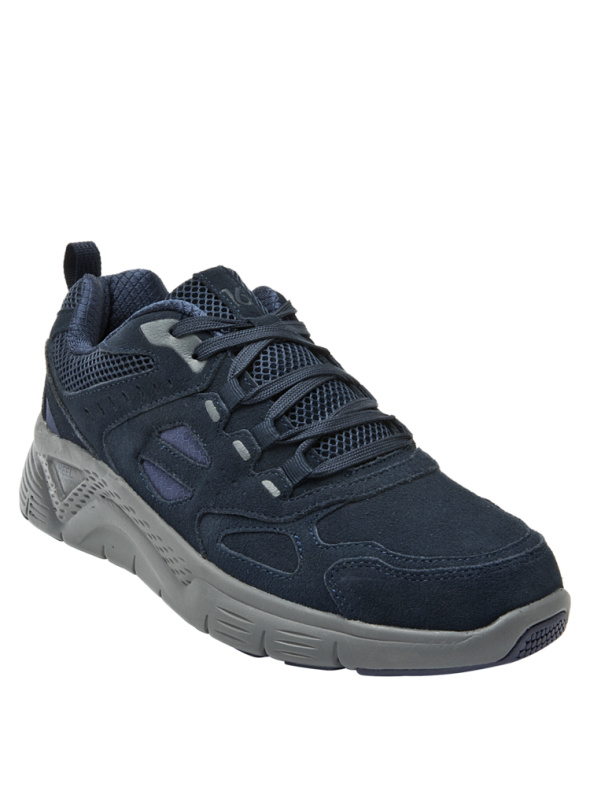 Zapatilla casual blanca de cuero para hombre, con entramado geométrico y detalles textiles dinámicos en la parte superior.