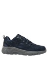 Zapatilla casual azul de cuero y textil para hombre, diseño robusto con cordones estándar y ojales reforzados.
