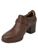 Zapato casual de cuero marrón para mujer, con diseño moderno y elegante, ideal para un look smart casual.