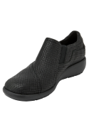 Elegante zapato negro de cuero para mujer, estilo casual con diseño atemporal y cómodo.