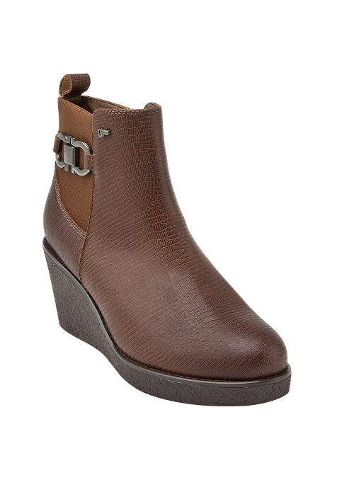 Elegante botín chelsea de cuero café para mujer, con detalle elástico lateral que facilita el calce y aporta flexibilidad.