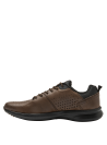 Zapato marrón de cuero y textil para hombre, diseño contemporáneo, ideal con jeans o joggers.