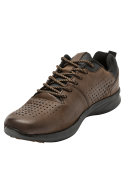 Calzado marrón de cuero y textil para hombre, estilo athleisure, combina lo deportivo y casual para ocasiones informales.