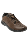 Zapato casual marrón de cuero y textil para hombre, estilo deportivo urbano, con cordones y ventilación.
