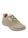 calzado deportivo casual beige para mujer, versátil para caminar, gimnasio o un día relajado en la oficina.