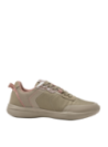 zapatilla beige con enfoque en confort y funcionalidad, adecuada para ocasiones informales y actividades al aire libre.