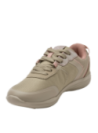 zapatilla beige casual para mujer con diseño deportivo moderno, cordones ajustables y suela de goma con buen agarre.