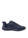 Zapatilla deportiva azul casual para mujer, con tirador en el talón para fácil colocación y ajuste.