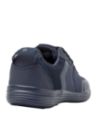 Zapatilla casual azul para mujer, acolchada en el tobillo, ideal con jeans o leggings.