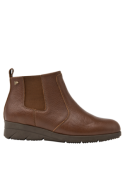 Botín Chelsea café de cuero para mujer, ideal para invierno, con diseño resistente y cómodo.