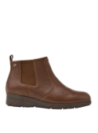Botín Chelsea café de cuero para mujer, ideal para invierno, con diseño resistente y cómodo.