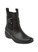 Elegante botín negro de cuero con punta cuadrada, diseñado para brindar calidez y protección.