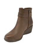 Botín de cuero café femenino, casual y duradero, adecuado para protección contra humedad.