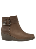 Botín de cuero café para mujer, diseño casual, cómodo y resistente, perfecto para el frío.