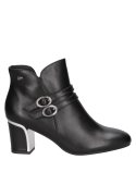 Botín de cuero negro para mujer, con punta levemente redondeada y diseño armónico, perfecto para un estilo casual elegante.
