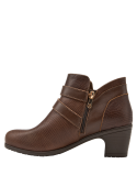 Elegante botín marrón de cuero para mujer, con tacón bajo y cuadrado, perfecto para uso diario y ocasiones casuales.