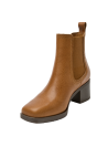 Botín de cuero camel estilo Chelsea, ideal para un look urbano y casual, combinable con jeans o faldas midi.