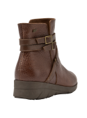 Botín café de cuero casual para mujer con punta redonda y taco plano.
