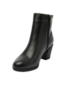 Calzado de cuero negro para mujer, botín minimalista, perfecto para combinar con prendas formales o semi-formales.