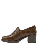Zapato casual café de cuero para mujer, con diseño atemporal y taco bloque de 5.9 cm.