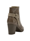 Botín de cuero marrón para mujer, estilo urbano chic, con taco medio y diseño sofisticado, perfecto para el trabajo.
