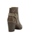 Botín de cuero marrón para mujer, estilo urbano chic, con taco medio y diseño sofisticado, perfecto para el trabajo.