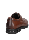 Textura y acabado en cuero café de zapato derby casual para hombre.