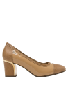 Zapato sofisticado de cuero camel charol para mujer, con diseño brogue y tacón cuadrado, versátil para reuniones de trabajo.
