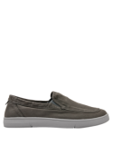 zapatilla gris de hombre estilo casual, material canvas, ideal para actividades diarias cómodas
