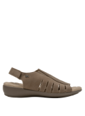 Sandalia de cuero café para mujer, estilo casual, con diseño anatómico y punta abierta.