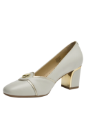 Zapato de cuero blanco, estilo atemporal, diseñado para comodidad y elegancia.