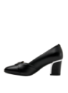Zapato de cuero negro para mujer con forro de poliuretano, combinando suavidad y estilo.