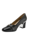 Zapato casual negro de cuero para mujer, diseñado para comodidad y elegancia diaria.