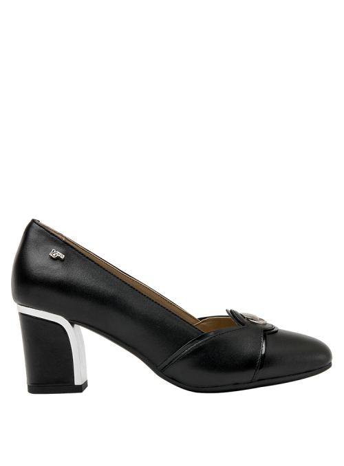 Zapato de cuero negro para mujer, ideal para un look casual, con altura de caña de 7 cm.