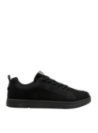 zapatilla negra urbana de hombre con diseño moderno y juvenil, ideal para actividades diarias.
