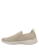 Zapatilla beige para mujer, materiales ligeros y alta calidad, sensación de bienestar.