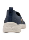 zapatilla azul urbana para mujer, textil suave, diseño casual con ligera elevación y practicidad
