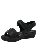 Sandalia negra de cuero premium, forro de PU, combina resistencia y ligereza.