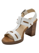 Calzado casual de cuero blanco para mujer, taco bloque estiliza sin perder comodidad.