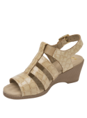 Sandalia beige de mujer, cuero premium, forro de poliuretano, ideal para días calurosos.