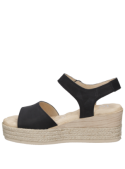 Sandalia de cuero negro con plantilla cómoda y diseño anatómico.