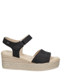 Sandalia de cuero negro con taco cuña de 9.5 cm, ideal para uso diario.