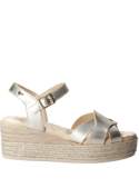 Sandalia de cuero oro con diseño anatómico, ideal para comodidad diaria.