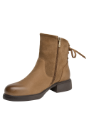 Botín de cuero camel para mujer, estilo casual, con tobillera alta y textura de gamuza, ideal para uso diario y comodidad.