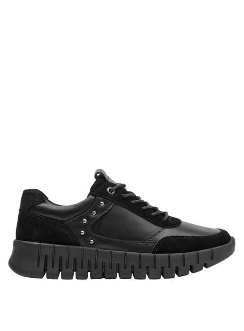 Zapatilla casual negra de mujer, combinando materiales suaves y gamuza, perfecta para uso cotidiano e informal.